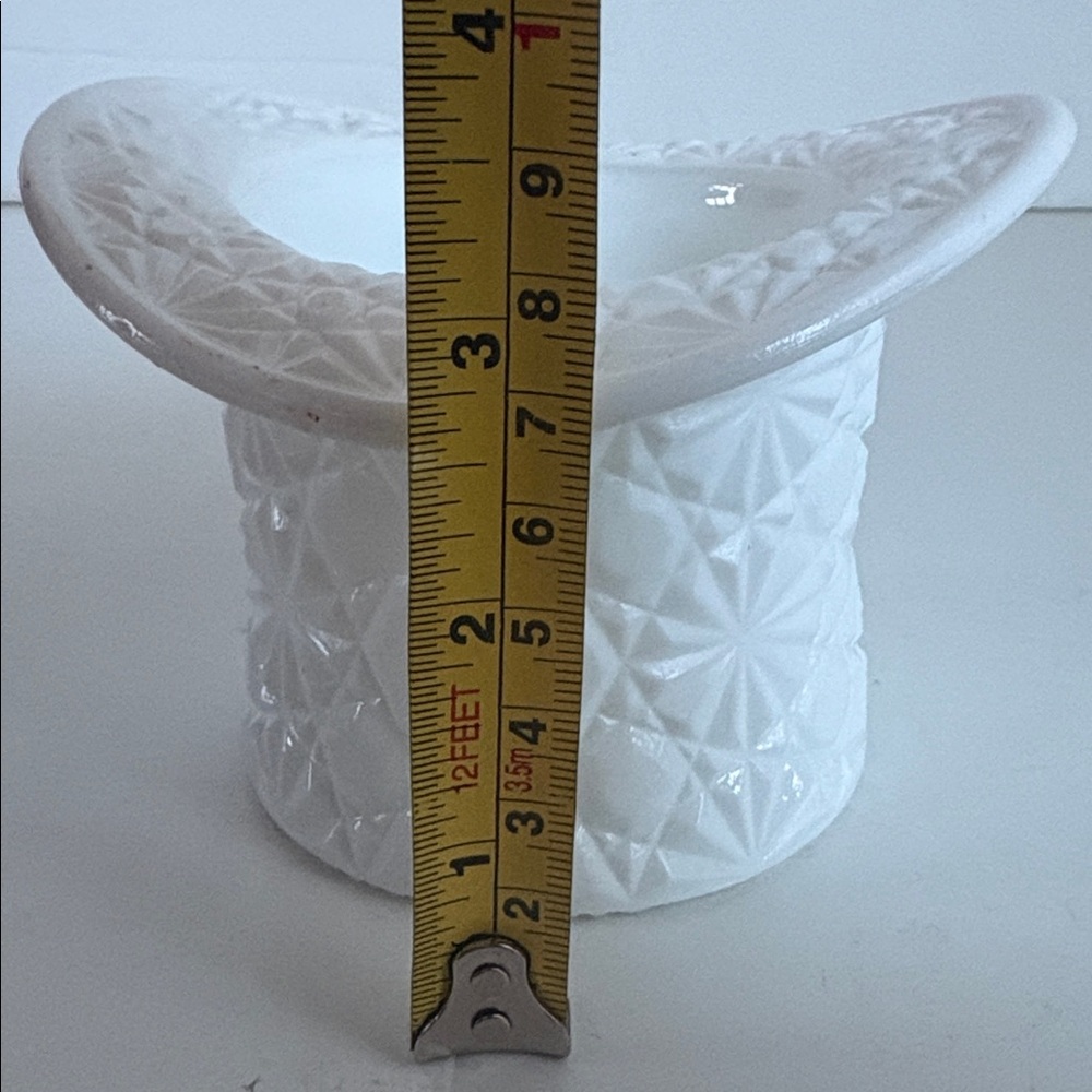 Vintage Fenton milk glass top hat “daisy and button” pattern - Picture 13 of 13